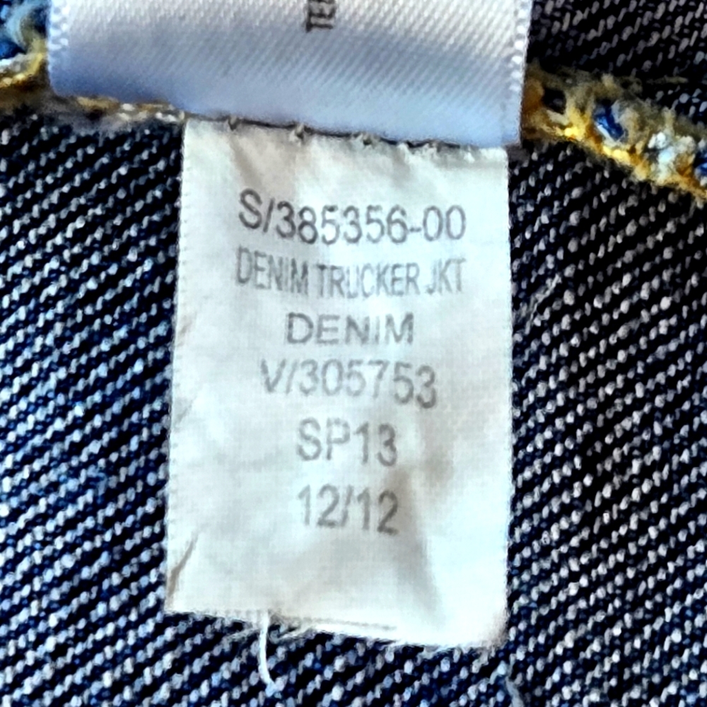 Old Navy Denim Trucker Jacket Classic Blue - 2 Side Pockets, 2 Chest Pockets EUC - Picture 7 of 9